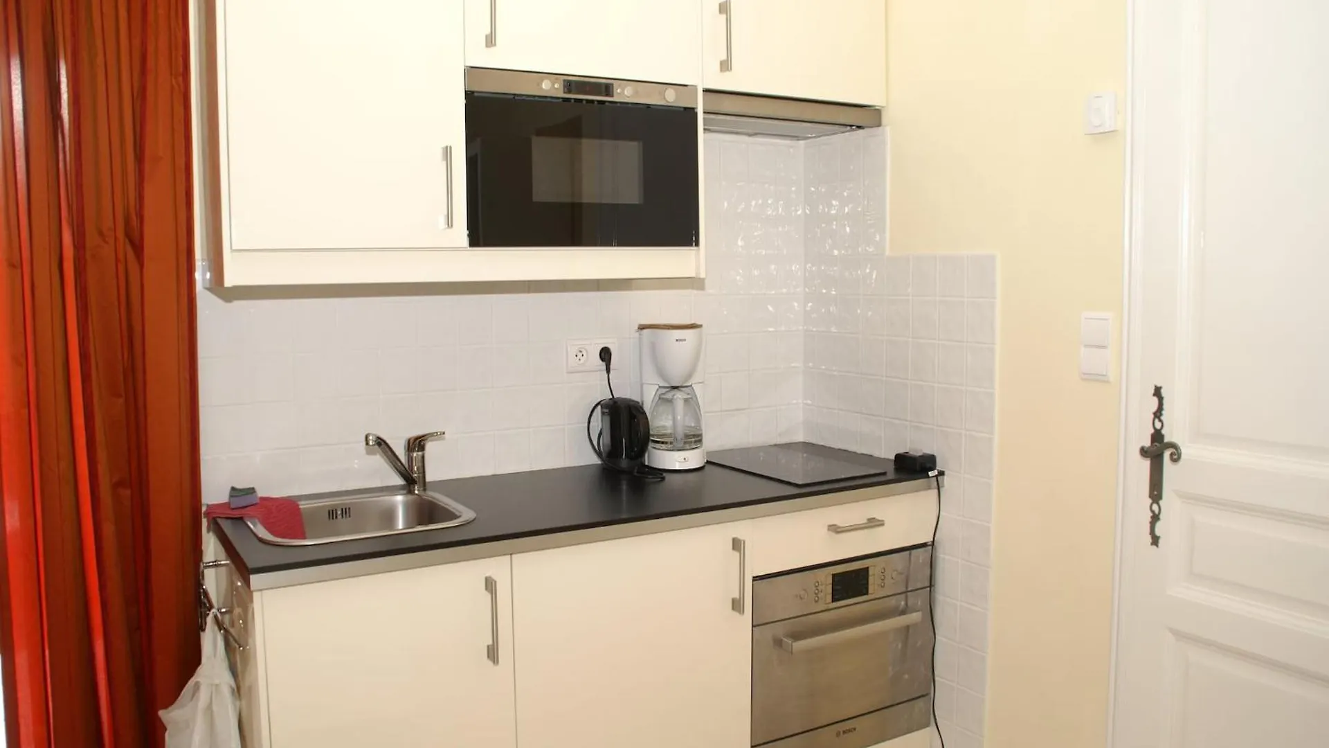 Apartment In Montbrun-Les-Bains With Garden 0*,  Frankrijk